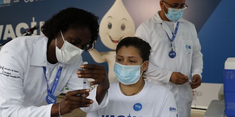 Covid-19: Rio atinge 82,8% da população com primeira dose de vacina