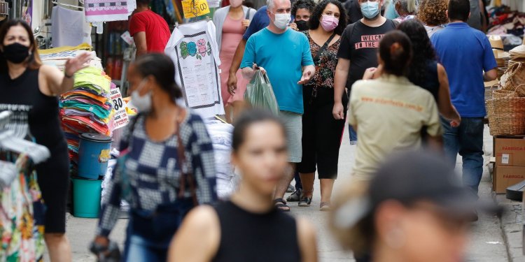 Em 24 horas, Brasil registrou mais 135.080 casos de covid-19