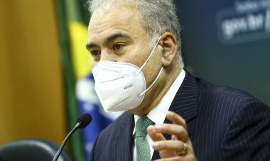 “Quem decide é o secretário”, diz ministro sobre uso do kit covid