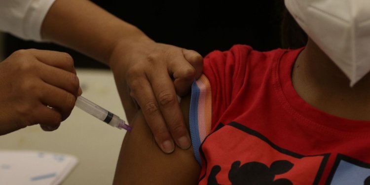 Rio vacina contra a covid-19 crianças nas escolas