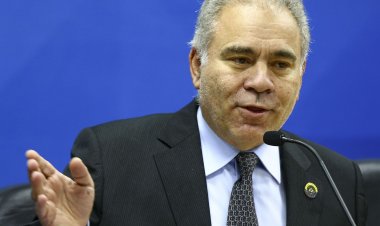 Governo planeja flexibilizar regra sobre uso de máscara no trabalho