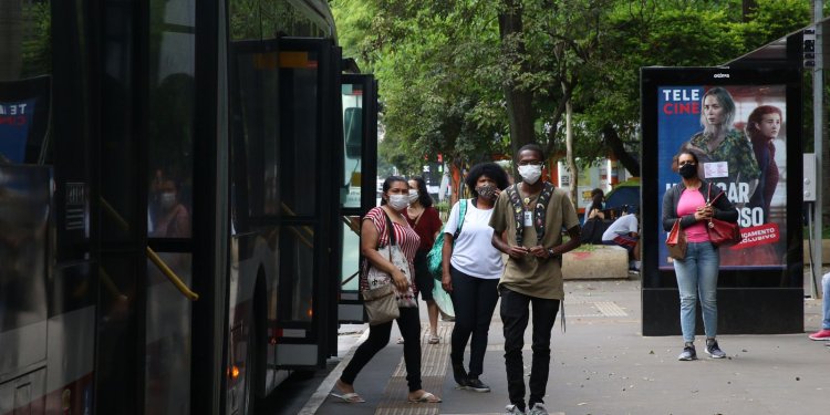 Covid-19: Brasil registra 29,52 milhões de casos e 656.425 mortes