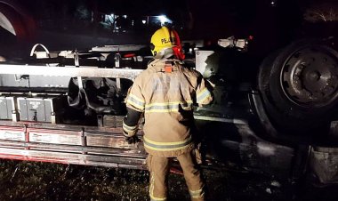 Caminhoneiro morre após veículo tombar e pegar fogo na BR-116 em Leopoldina