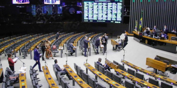 Congresso promulga emenda com anistia a partido que descumpriu cotas