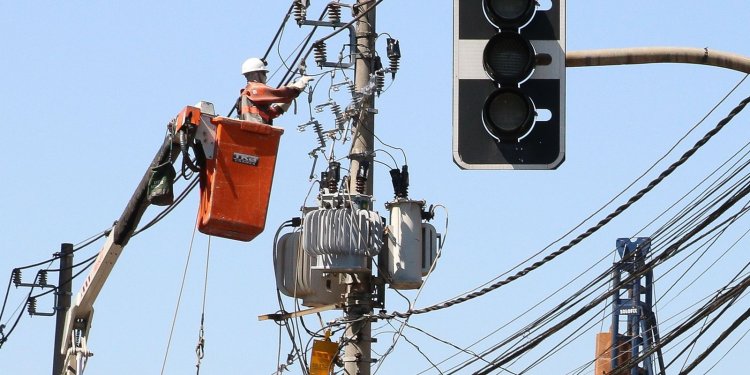 Governo anuncia fim da tarifa extra para consumidores de energia