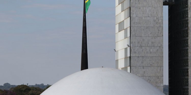 Senado aprova MP sobre venda direta de etanol