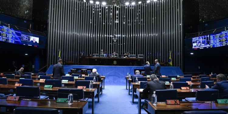 Senado aprova projeto que limita ICMS dos combustíveis