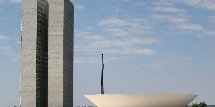 CCJ da Câmara aprova piso salarial para enfermagem