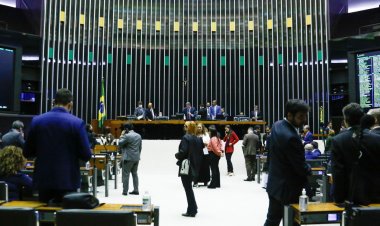 Câmara aprova em 1º turno PEC do piso salarial para enfermagem