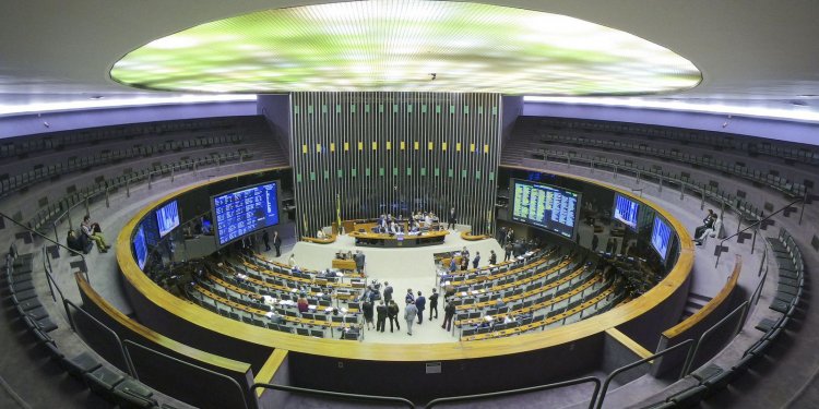 Câmara aprova em 1º turno texto-base da PEC dos Benefícios Sociais