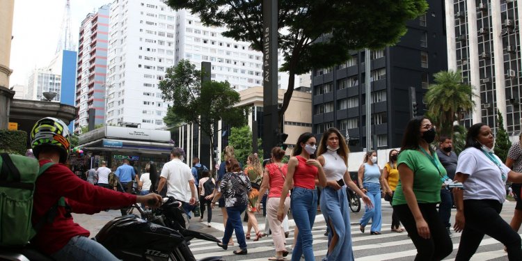 Covid-19: Brasil tem 9,8 mil novos casos e 37 óbitos em 24 horas