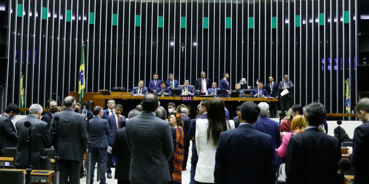 Câmara aprova PL que pune golpes cometidos por meio de redes sociais