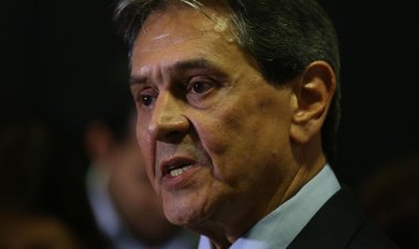 Roberto Jefferson reage a prisão e estilhaços atingem policiais