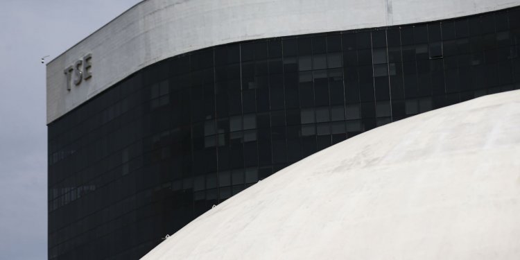 Resolução do TSE acelera retirada de fake news de sites