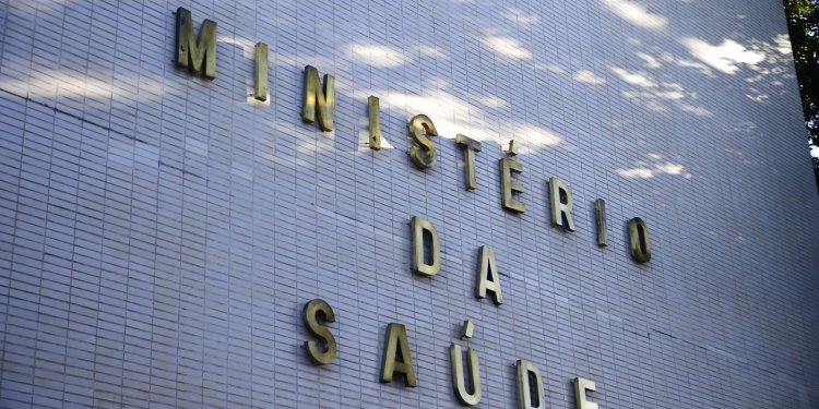 Brasil registra 1,8 mil casos confirmados de covid-19 em 24 horas