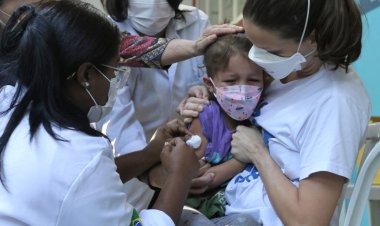 Ministério da Saúde recebe 1 milhão de doses de vacina contra covid-19