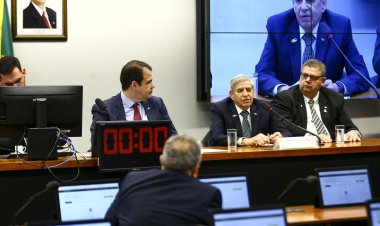 Na Câmara, ministro do GSI diz que país vive “situação esdrúxula”