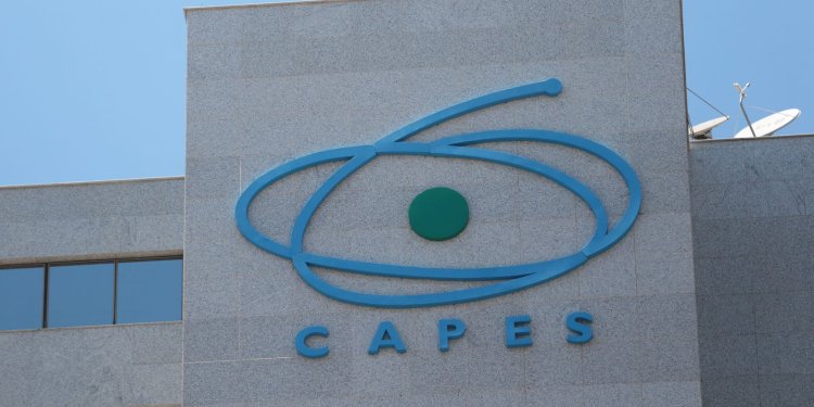 Capes deposita dinheiro de bolsistas