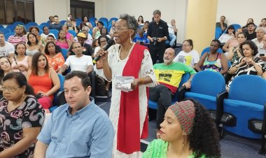 Iêda Leal de Souza participa da solenidade do Dia Municipal da Consciência Negra em Ubá