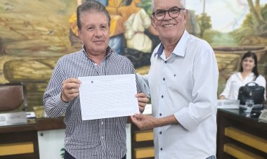 Áureo Calçado recebe Moção na Câmara Municipal de Ubá