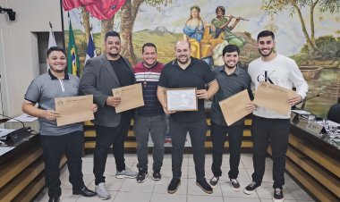 Vereador André Alves entrega moção de aplausos e reconhecimento ao Conselho Tutelar de Ubá