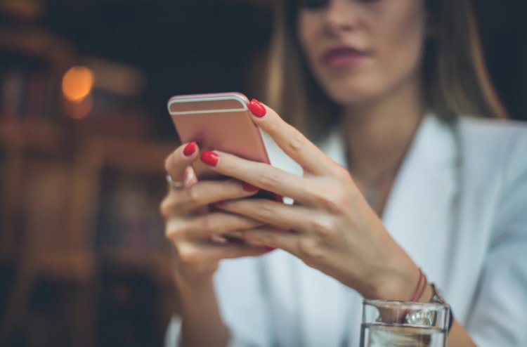 Guia prático elaborado pelo Procon-MG traz dicas de como manter o celular seguro