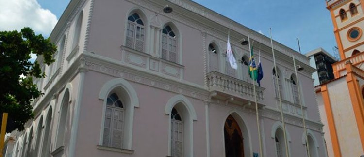 MPMG ajuíza ação de improbidade contra prefeito de Visconde do Rio Branco por promoção pessoal com recursos públicos