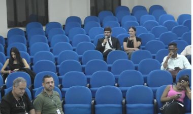 Dr. Jardel Peron levanta questionamentos durante audiência pública de prestação de contas em Ubá