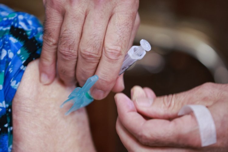 Ubá intensifica vacinação antitetânica para pessoas que tiveram contato com água e lama após enchente