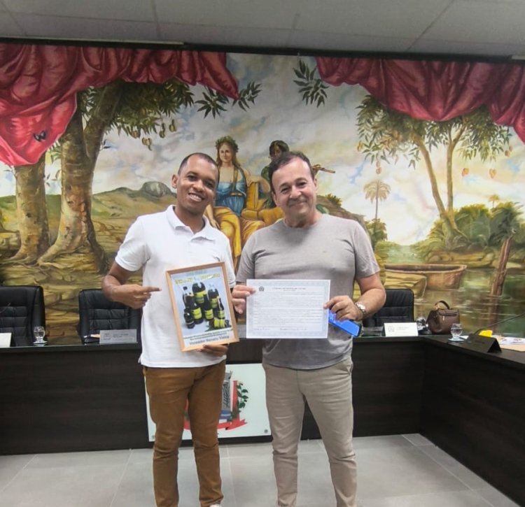 Câmara de Ubá homenageia os 105 anos do tradicional Abacatinho com Moção de Aplausos