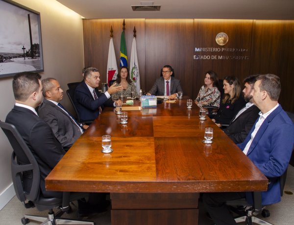 MPMG firma acordo para viabilizar crédito sem juros a comerciantes atingidos pelas enchentes em Ubá