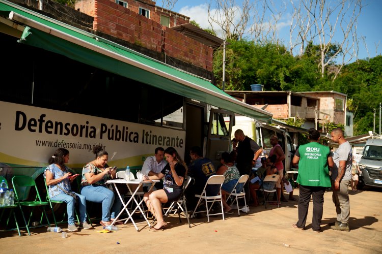 População afetada pelas enchentes na Zona da Mata mineira recebe atendimento da DPU