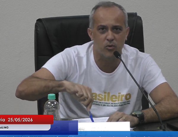 Professor Breno critica cenário político em Ubá e cobra respostas diante de denúncias e crise administrativa